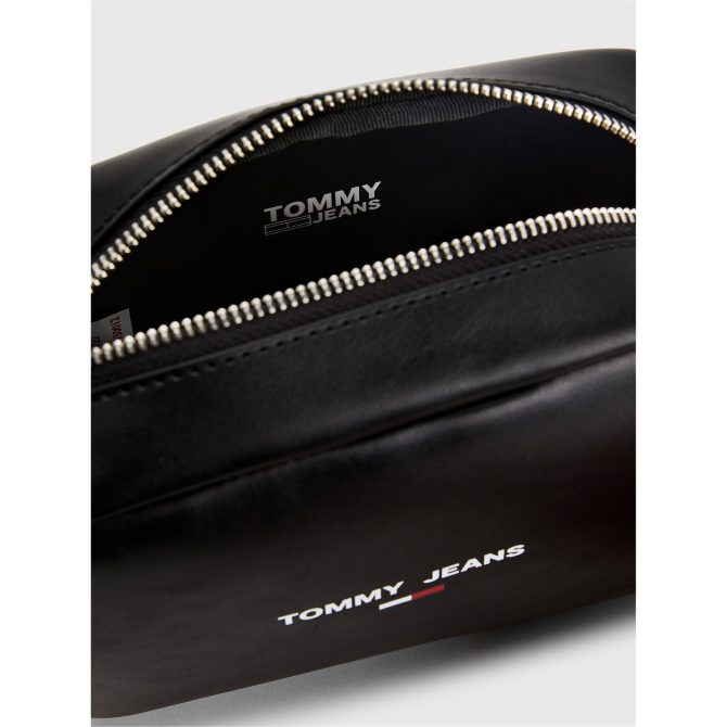 Essential PU Camera Bag Tommy Jeans Shoping Model - Image 2
