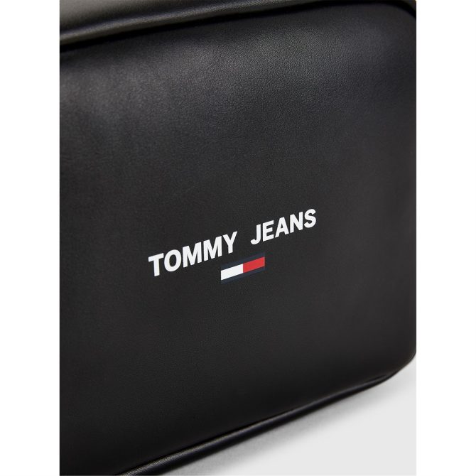 Essential PU Camera Bag Tommy Jeans Shoping Model - Image 3