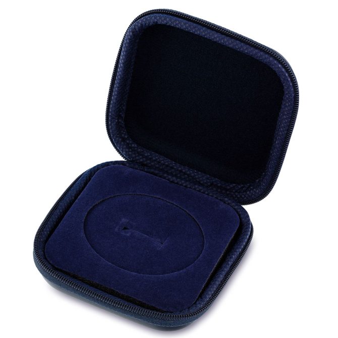 Gents Tommy Hilfiger Stainless Steel Chain Necklace Shoping Model - Image 3