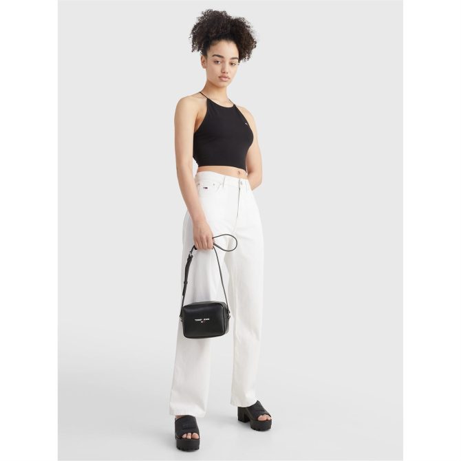 Essential PU Camera Bag Tommy Jeans Shoping Model - Image 6